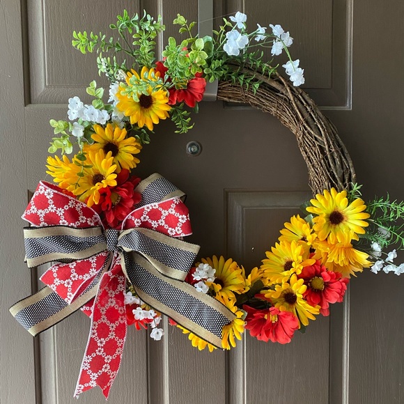 Beautiful Spring Wreath - Picture 2 of 3